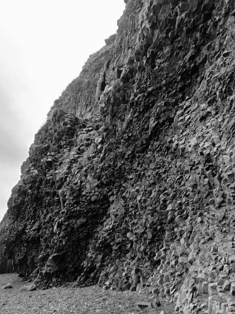 Black-and-white photo of hexagonal basalt columns